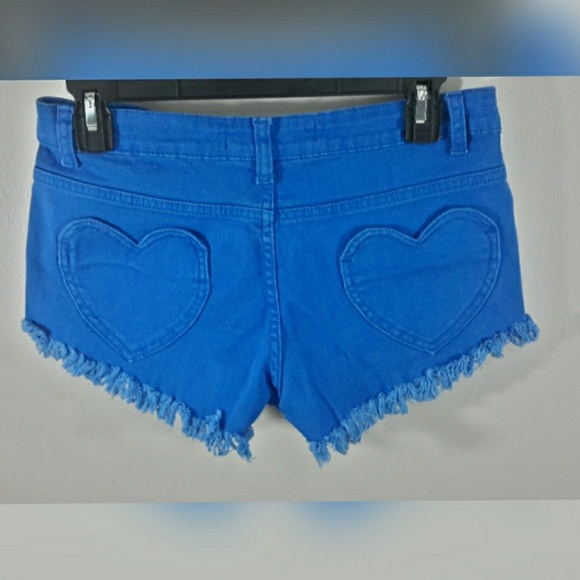 Reverse frayed bottom blue shorts - Picture 4 of 4